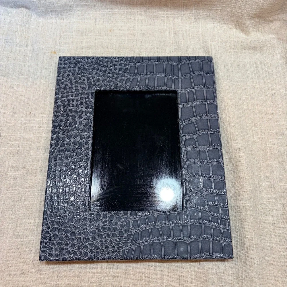 Gray Croc Embossed Faux Leather 4x6 Photo Frame‎ Horizontal Tabletop Decor
